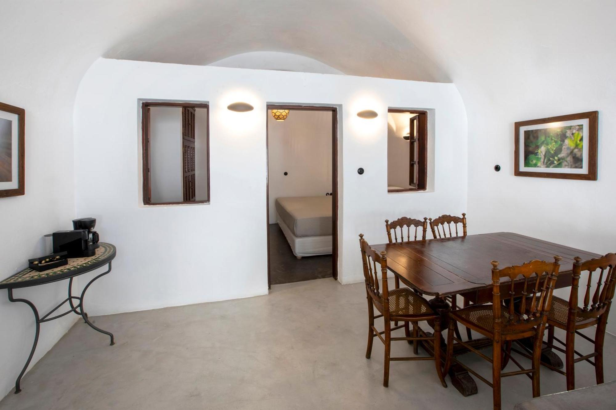 Ducato Wine Megalochori (Santorini)